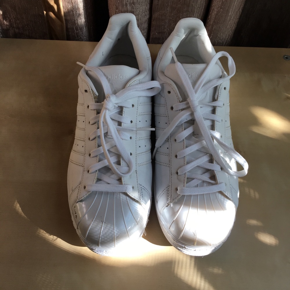 Adidas Women’s 10 White Superstar Shoes